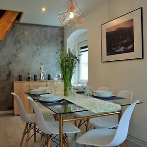 https://apartament-przy-skwerku.szklarskaporebahotels.net