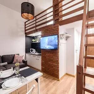 *** Aparthotel 2 Nights - Great Location, Right Next To Main Rail And Bus Station, 10 Min To Main Square By Foot Polsko